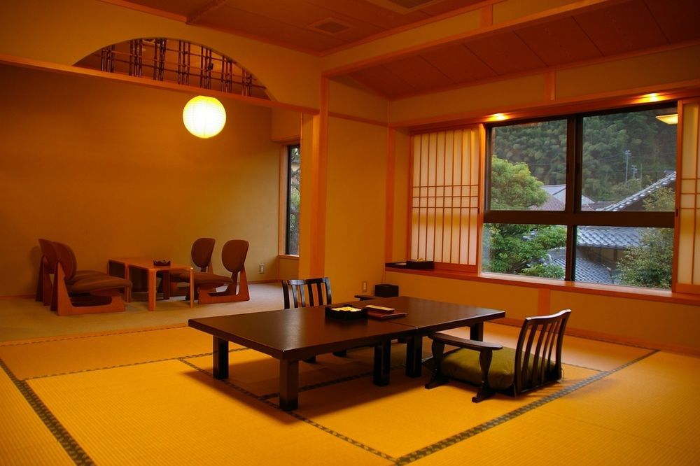 Yutouya Ryokan Тойоока Екстер'єр фото